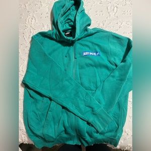 Men’s LARGE nike zip up, hooded sweater.